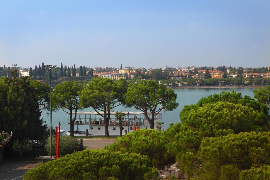 Hotel Ristorante Al Fiore Peschiera del Garda Kültér fotó