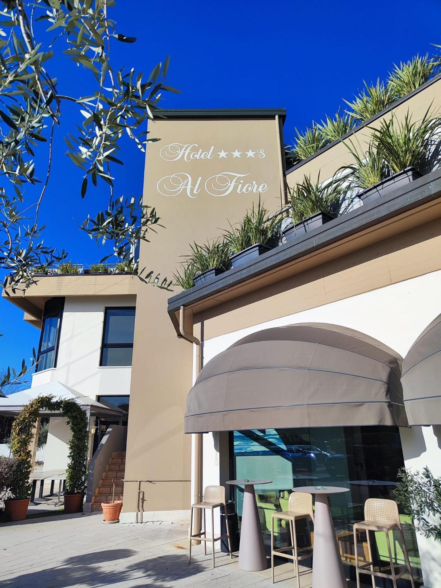 Hotel Ristorante Al Fiore Peschiera del Garda Kültér fotó